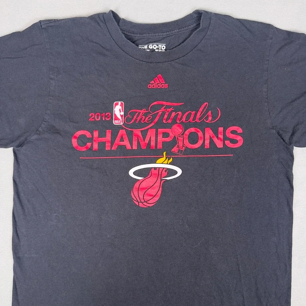Adidas Miami Heat 2013 NBA Finals Champions T-Shirt M Black Roster LeBron Wade‎